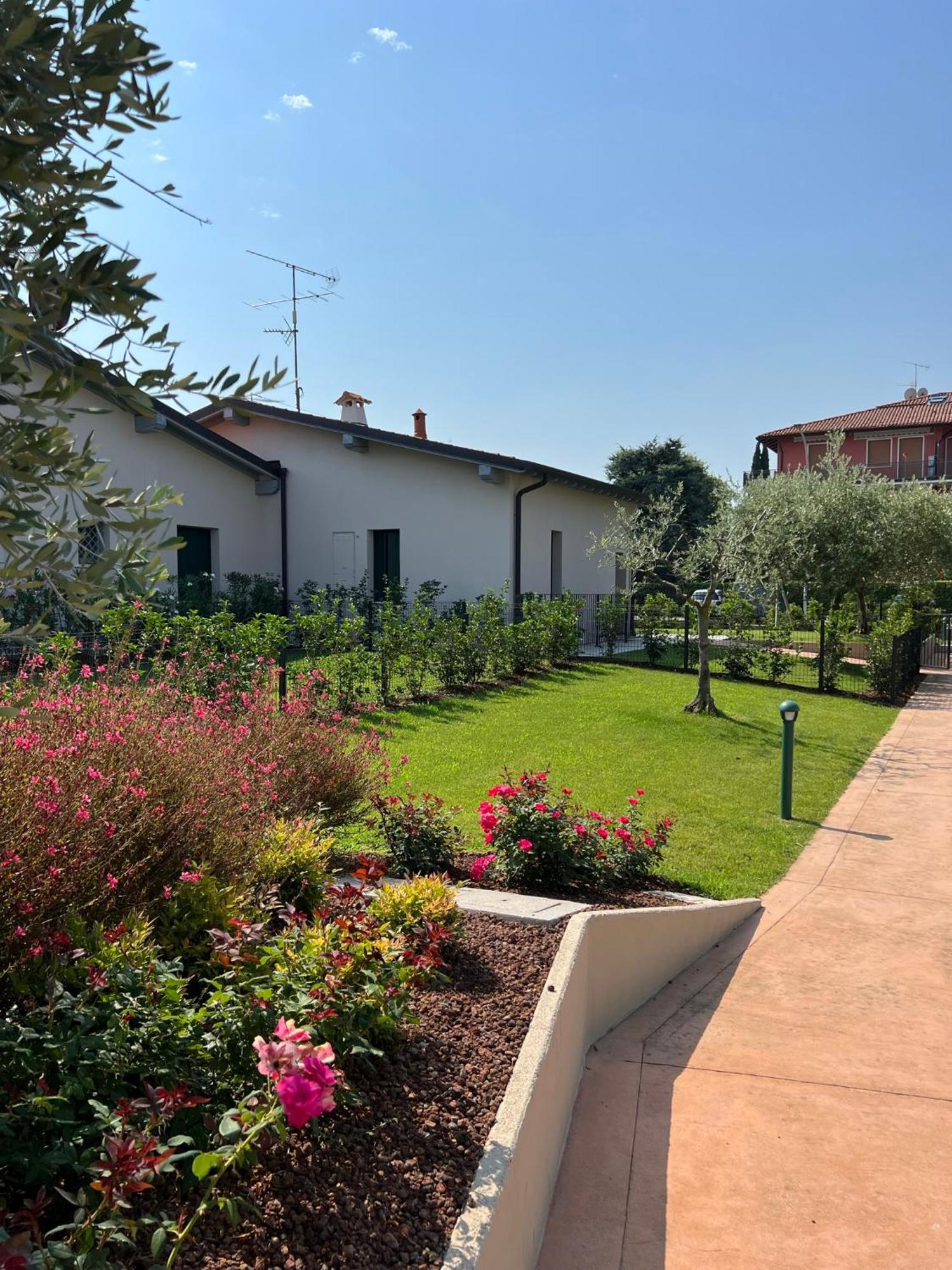 Residence Fiore Rosso Sirmione Eksteriør bilde